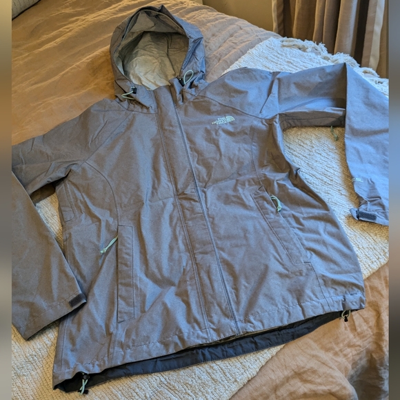 North Face HyVent 2.5L - Picture 2 of 12